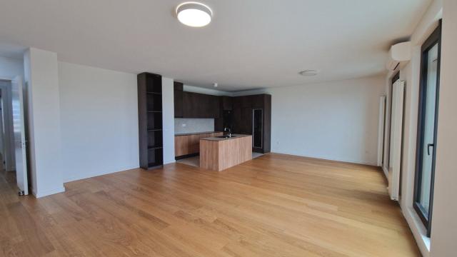 Stan, Petosoban, Izdavanje, 155m2, Dunavska