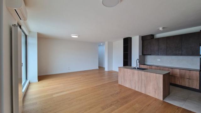 Stan, Petosoban, Izdavanje, 155m2, Dunavska