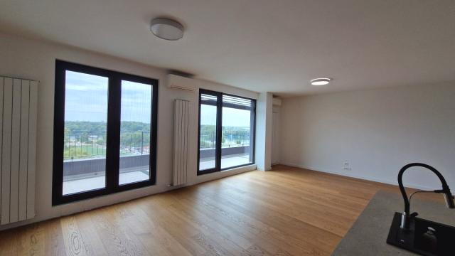 Stan, Petosoban, Izdavanje, 155m2, Dunavska