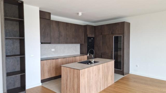 Stan, Petosoban, Izdavanje, 155m2, Dunavska