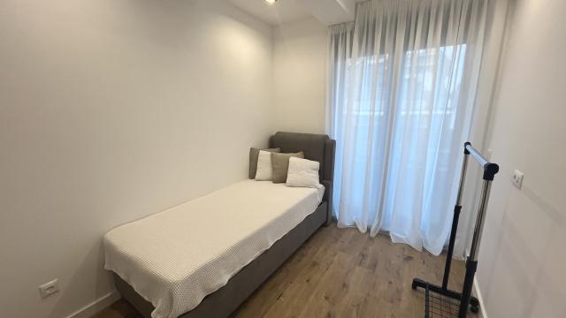 Stan, Trosoban, Izdavanje, 77m2, Koste Jovanovića