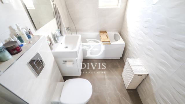 Stan, četvorosoban, Prodaja, 82m2, Maksima Gorkog