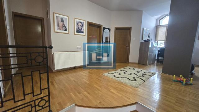 Kuća, Prodaja, 370m2, Vranje