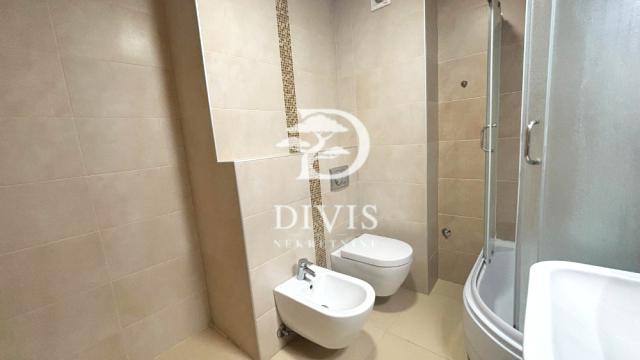 Kuća, Trosoban, Prodaja, 116m2, Isaka Njutna