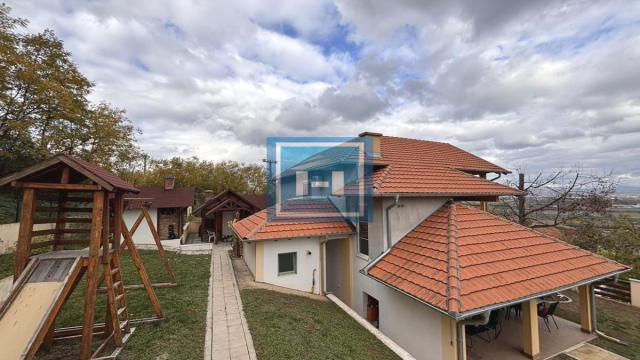 Kuća, Prodaja, 220m2, Djurdjevo brdo, Gradska lokacija, Jagodina