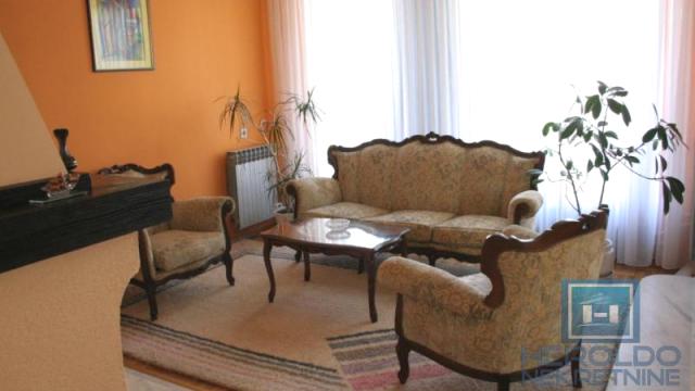 Kuća, Izdavanje, 492m2, Paraćin