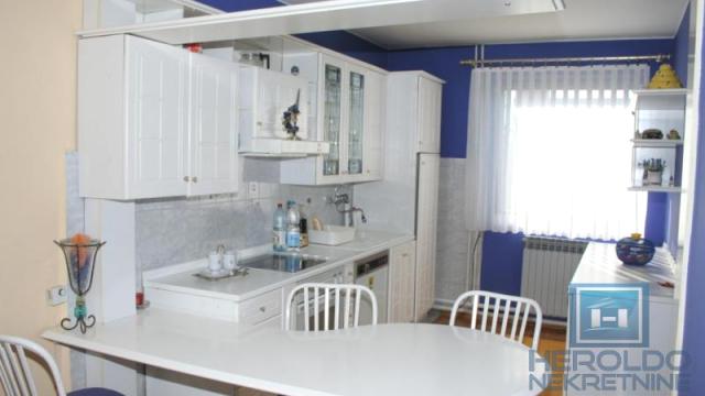 Kuća, Izdavanje, 492m2, Paraćin