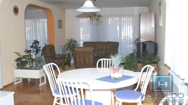 Kuća, Izdavanje, 492m2, Paraćin