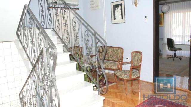 Kuća, Izdavanje, 492m2, Paraćin