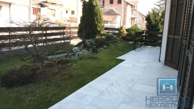 Kuća, Izdavanje, 492m2, Paraćin