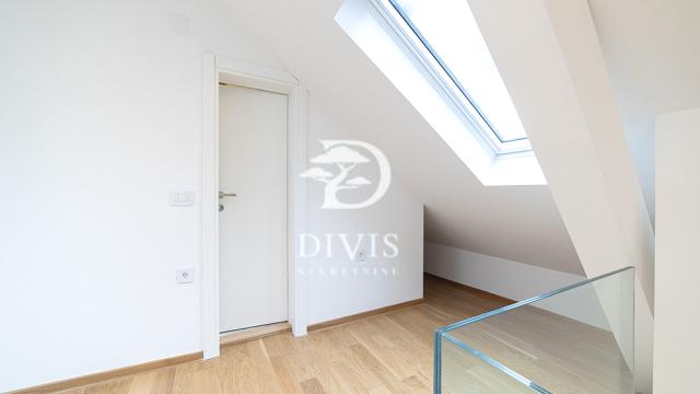 Stan, četvorosoban, Prodaja, 131m2, Kraljice Natalije