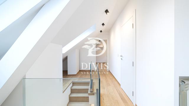 Stan, četvorosoban, Prodaja, 131m2, Kraljice Natalije