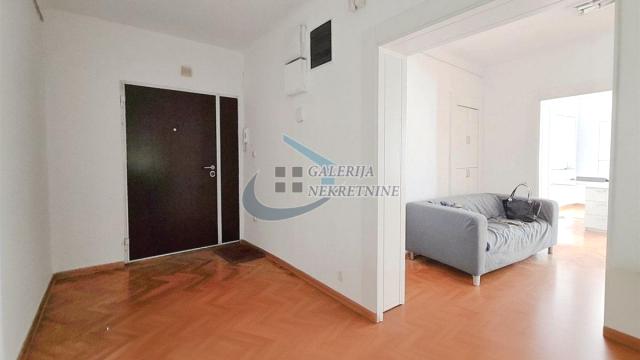 Stan, Dvoiposoban, Izdavanje, 68m2, Dom omladine, Stari grad, Makedonska