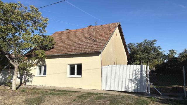 Kuća, Trosoban, Prodaja, 72m2, Zelen put