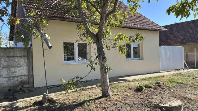 Kuća, Trosoban, Prodaja, 72m2, Zelen put