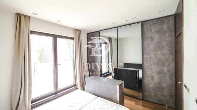 Stan, četvorosoban, Izdavanje, 234m2, Serdar Jola