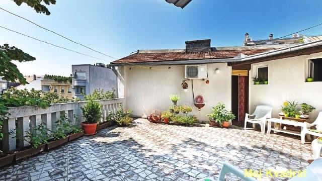 Stan, Petosoban, Prodaja, 136m2, Hram svetog Save, Vračar, Lamartinova