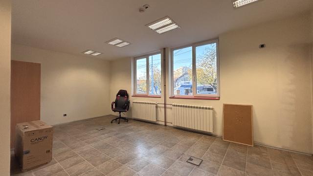Poslovni prostor, Trosoban, Izdavanje, 360m2, Ugrinovačka