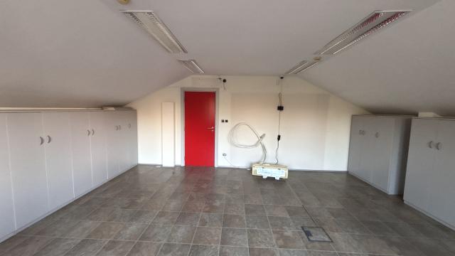 Poslovni prostor, Trosoban, Izdavanje, 360m2, Ugrinovačka