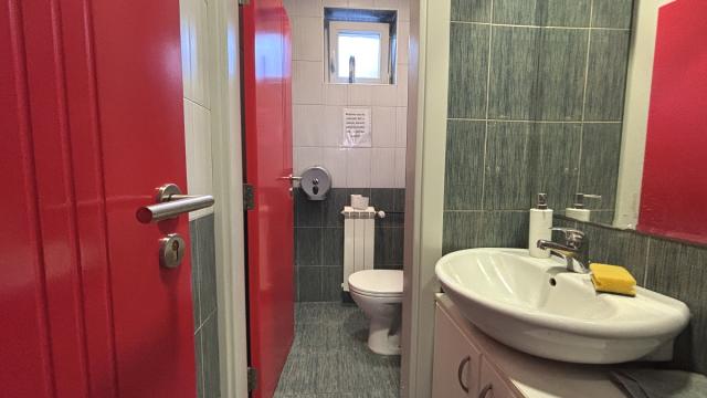 Poslovni prostor, Trosoban, Izdavanje, 360m2, Ugrinovačka