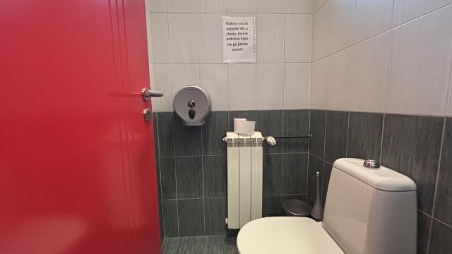 Poslovni prostor, Trosoban, Izdavanje, 360m2, Ugrinovačka