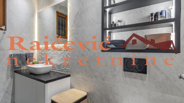 Stan, četvorosoban, Prodaja, 115m2, SC Vračar, Vračar, Juzni bulevar