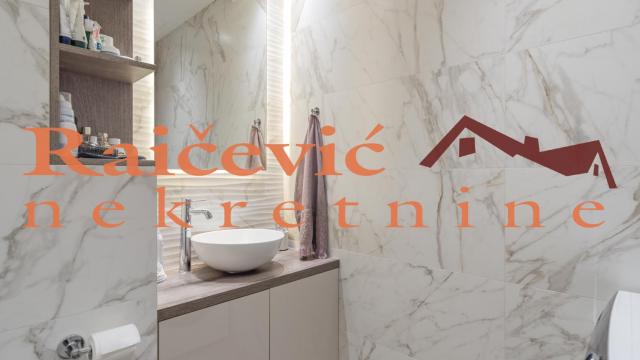 Stan, četvorosoban, Prodaja, 115m2, SC Vračar, Vračar, Juzni bulevar