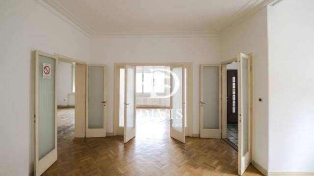 Stan, četvorosoban, Prodaja, 111m2, Kralja Vuašina