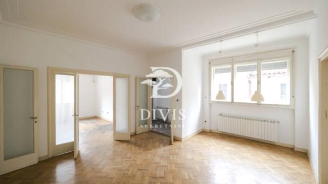 Stan, četvorosoban, Prodaja, 111m2, Kralja Vuašina