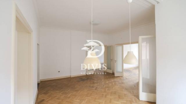 Stan, četvorosoban, Prodaja, 111m2, Kralja Vuašina