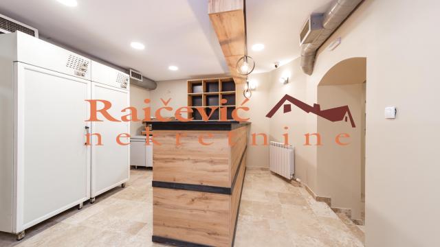 Poslovni prostor, Trosoban, Prodaja, 210m2, Centar, Stari grad, Djure Danicica