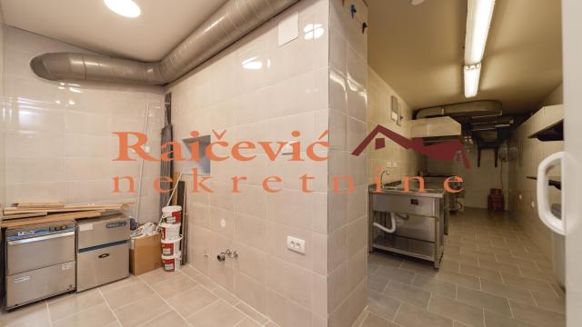 Poslovni prostor, Trosoban, Prodaja, 210m2, Centar, Stari grad, Djure Danicica