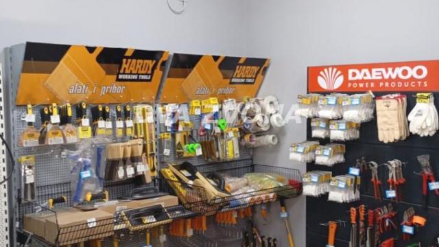 Poslovni prostor, Trosoban, Izdavanje, 480m2, Širi centar, Gradska lokacija, Temerin