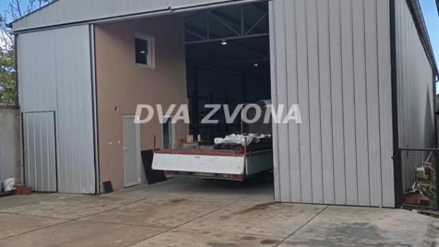 Poslovni prostor, Trosoban, Izdavanje, 480m2, Širi centar, Gradska lokacija, Temerin