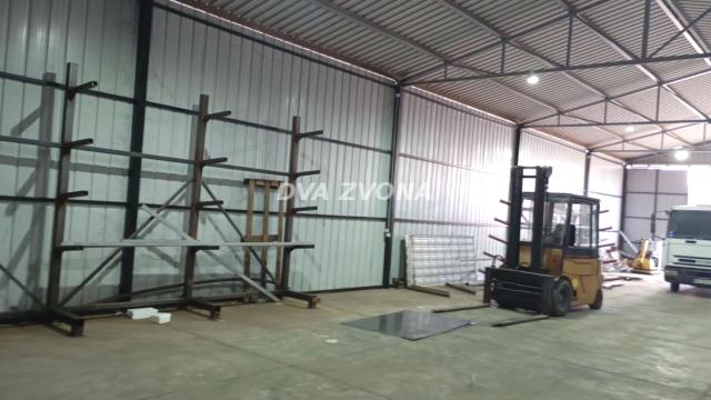 Poslovni prostor, Trosoban, Izdavanje, 480m2, Širi centar, Gradska lokacija, Temerin