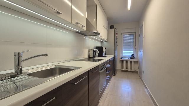 Stan, četvorosoban, Izdavanje, 144m2, Gospodar Jovanova