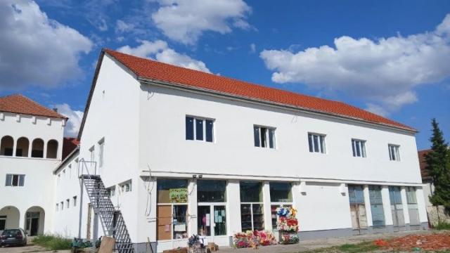 Poslovni prostor, Petosoban i veći, Prodaja, 2500m2, Titel