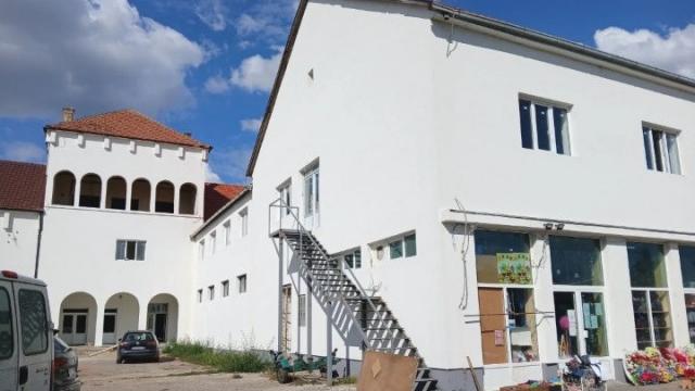 Poslovni prostor, Petosoban i veći, Prodaja, 2500m2, Titel