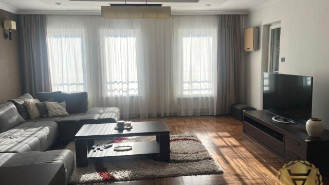 Stan, Trosoban, Izdavanje, 120m2, Poštanska štedionica, Palilula, Kneza Danila