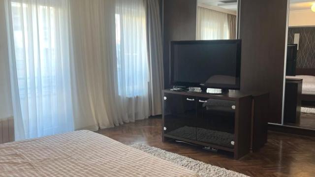 Stan, Trosoban, Izdavanje, 120m2, Poštanska štedionica, Palilula, Kneza Danila