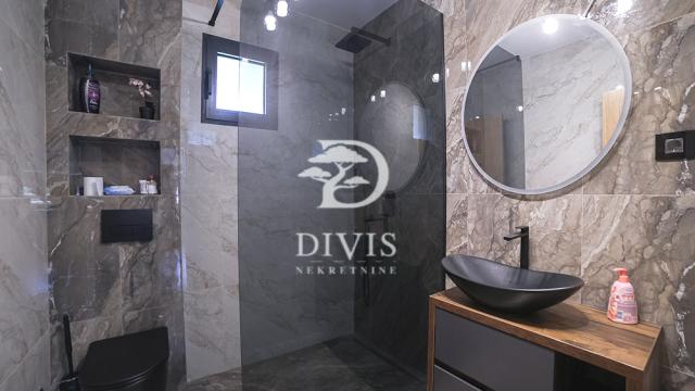 Kuća, četvoroiposoban, Prodaja, 209m2, Grocka