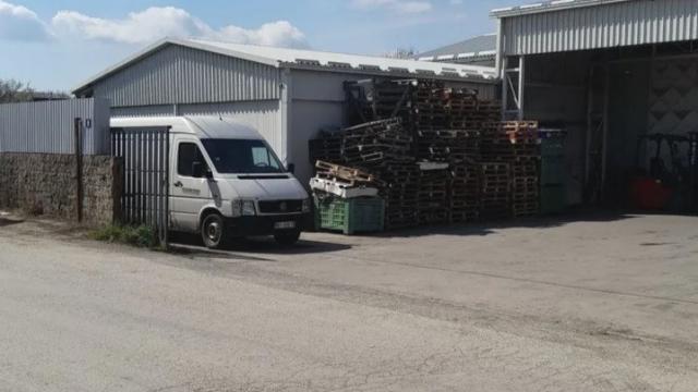 Poslovni prostor, Petosoban i veći, Prodaja, 570m2, Radiofar, Surčin, Radiofar