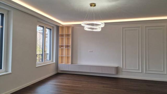 Stan, Petosoban, Izdavanje, 147m2, Beogradska