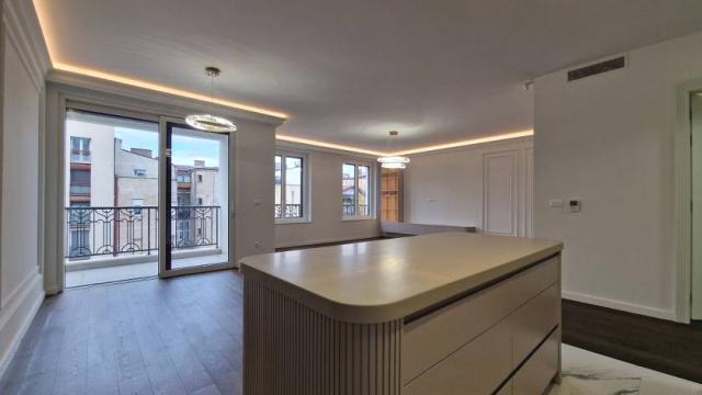 Stan, Petosoban, Izdavanje, 147m2, Beogradska