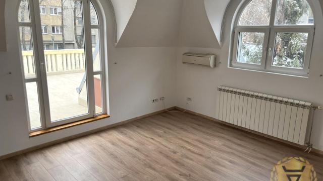 Kuća, Petosoban, Izdavanje, 220m2, Hotel M, Voždovac, Bilećka