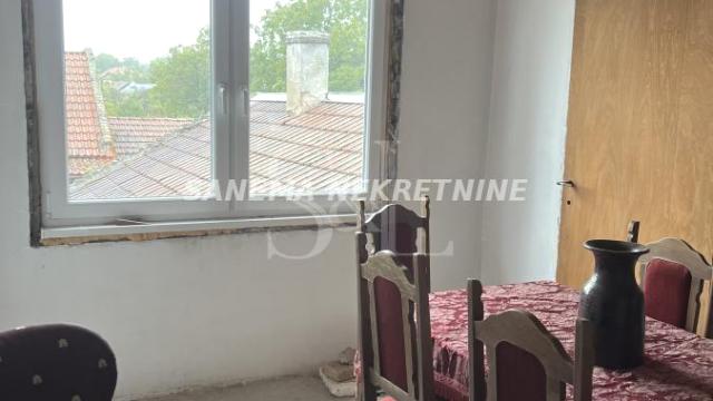 Kuća, četvorosoban, Prodaja, 214m2, Centar, Gradska lokacija, Sombor