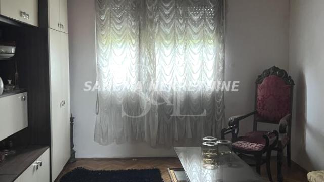 Kuća, četvorosoban, Prodaja, 214m2, Centar, Gradska lokacija, Sombor