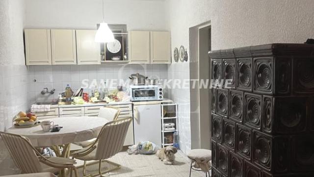 Kuća, četvorosoban, Prodaja, 214m2, Centar, Gradska lokacija, Sombor