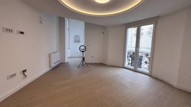 Poslovni prostor, Petosoban i veći, Izdavanje, 115m2, Karađorđeva