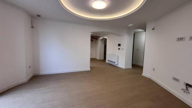 Poslovni prostor, Petosoban i veći, Izdavanje, 115m2, Karađorđeva